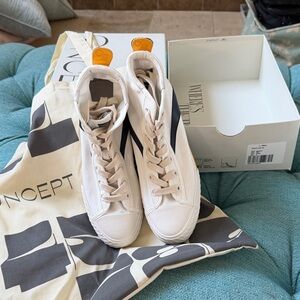 New in box Oncept Bogota Canvas Sneaker indigo black Sz 8